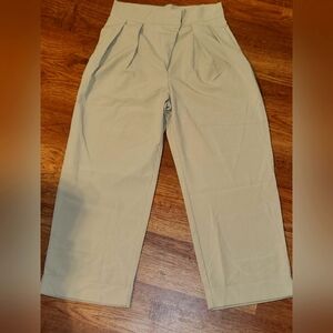 Kahki pleated pants
